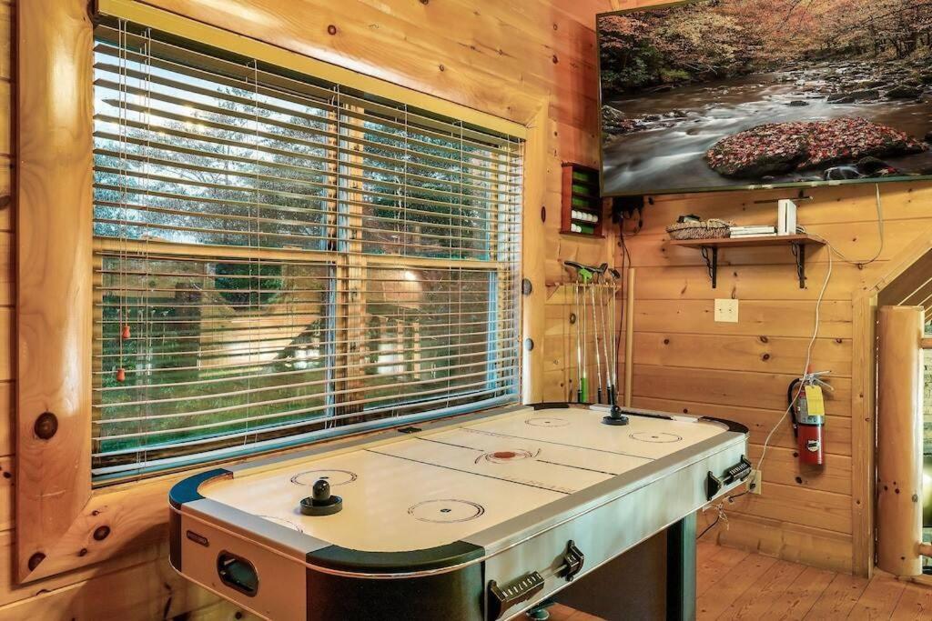 Cabin-N-Smokys! Indoor Resort Pool Views Hot Tub Game Room Sevierville Dış mekan fotoğraf